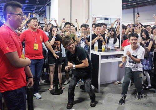 ʢ����Ϸ�����ջ���14����˿���껪�Ϻ�վ��Ļ