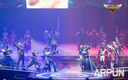 LOL四周年狂欢盛典活动 购买门票送电玩勇者锐雯+电玩战魂赫卡里姆皮肤